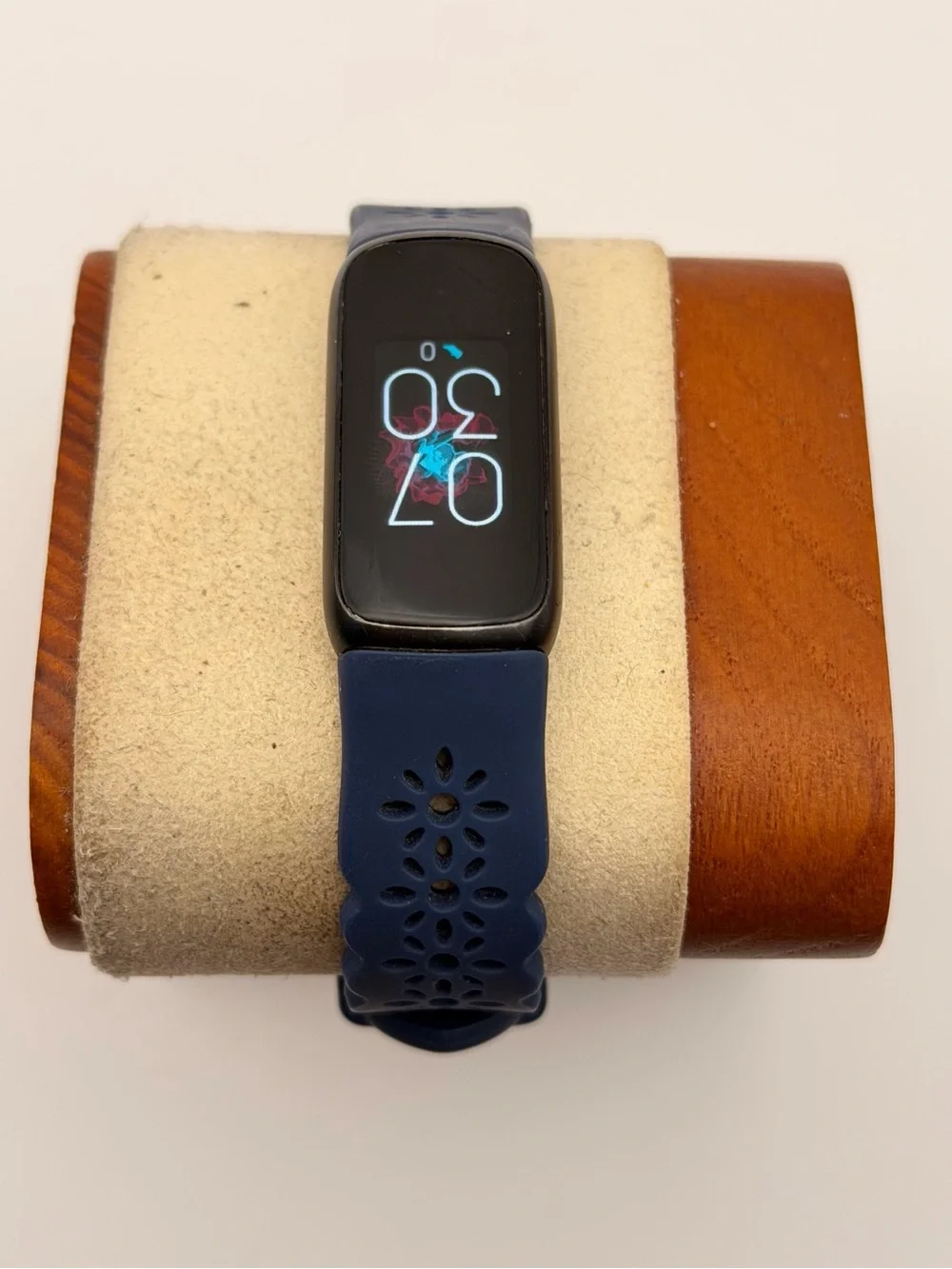 Fitbit Luxe, Charger included, Tested, new‎ band, black/blue, Women Smartwatch